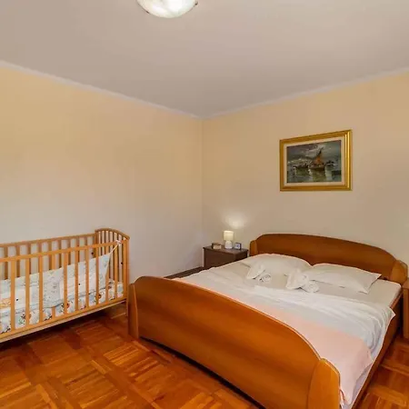 Villa In 33199 *