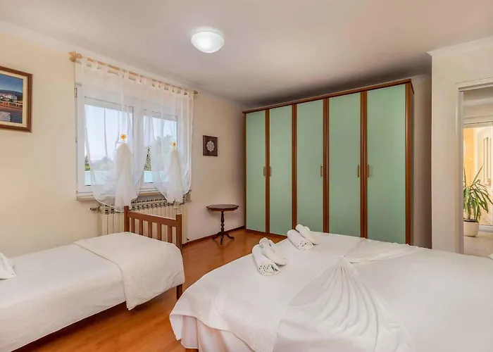 In 33199 Villa