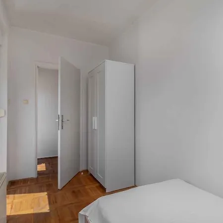 In 33199 Villa Jadranovo