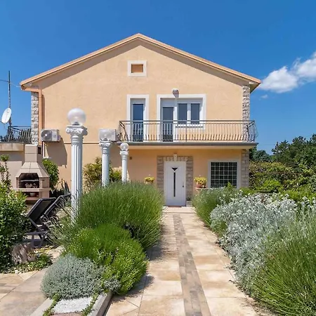 Villa In 33199 Jadranovo