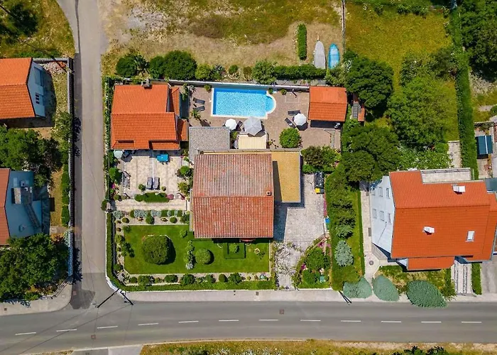 Villa In 33199 *
